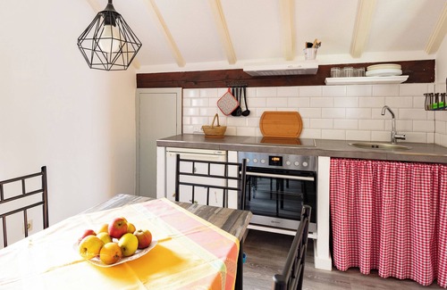 Schotten House | Holiday Home 'Ferienhaus Specht' with Shared Terrace, Shared Garden and Wi-Fi