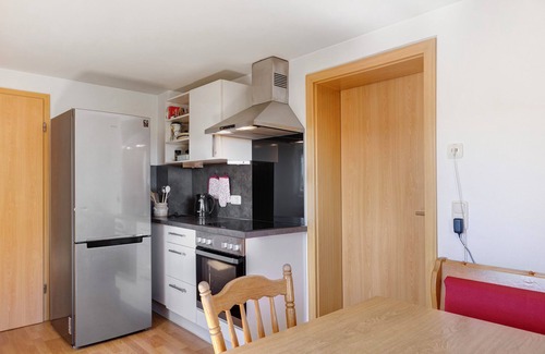 Bierhuette House | Holiday Home 'Ferienhaus Kreuzbergblick' with Mountain View, Private Terrace and Wi-Fi