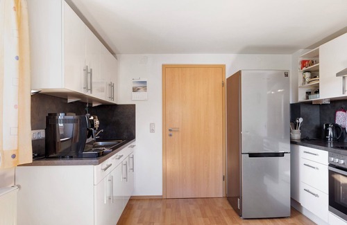 Bierhuette House | Holiday Home 'Ferienhaus Kreuzbergblick' with Mountain View, Private Terrace and Wi-Fi