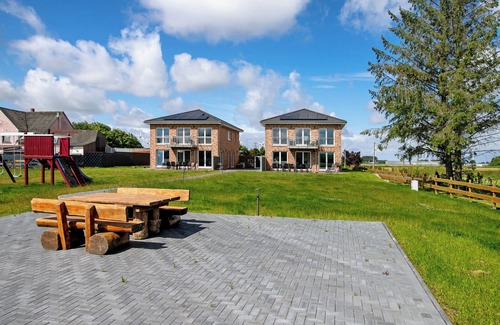 Schulp House | Holiday Home 'Ferienhaus Ebbe' with Private Terrace, Private Garden and Wi-Fi