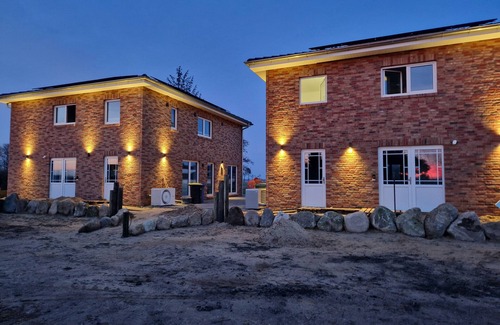 Schulp House | Holiday Home 'Ferienhäuser Ebbe Und Flut' with Private Terrace, Private Garden and Wi-Fi