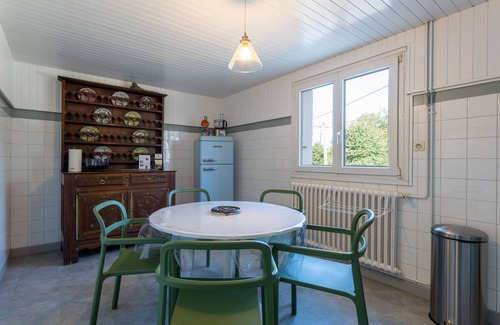 Clohars-Fouesnant House | Holiday Home "Névez" with Shared Pool and Garden