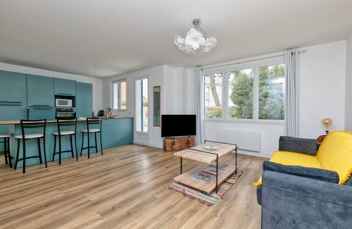 La Baule-Escoublac Villa | Holiday Home 'Sandrine Au Calme Avec Jardin' with Private Terrace, Private Garden and Wi-Fi