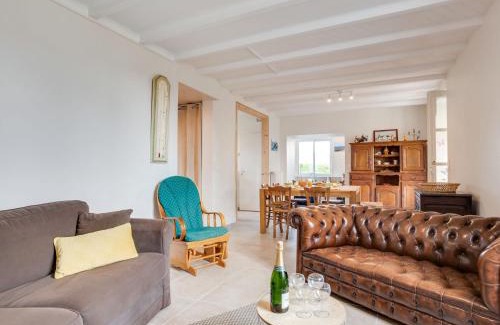 Saint-Pierre-Quiberon House | Holiday Home Kerhel by Interhome