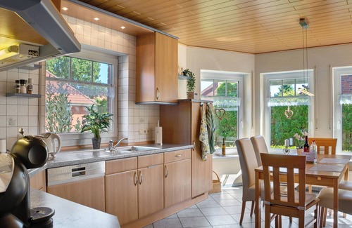 Kolker House | Holiday Home 'Ginas Ferienhaus' with Shared Terrace, Private Garden and Wi-Fi