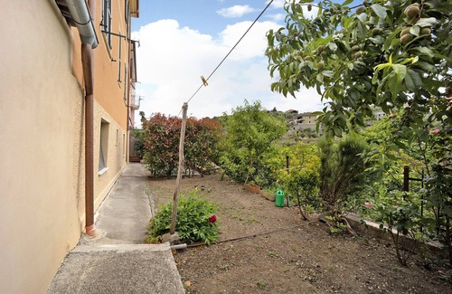 Artallo House | Holiday Home "Giromina" with Mountain View, Private Garden & Wi-Fi