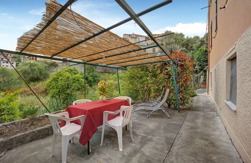 Artallo House | Holiday Home "Giromina" with Mountain View, Private Garden & Wi-Fi