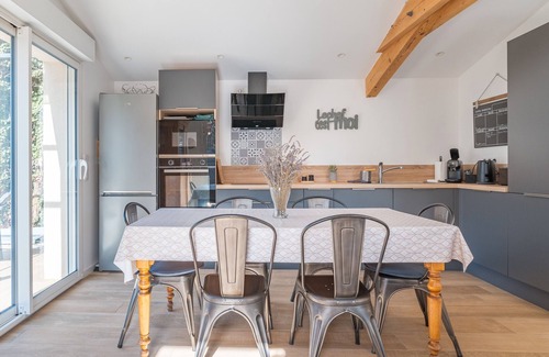 Pelissanne House | Holiday Home 'Gîte Avec Piscine' with Private Pool, Wi-Fi and Air Conditioning
