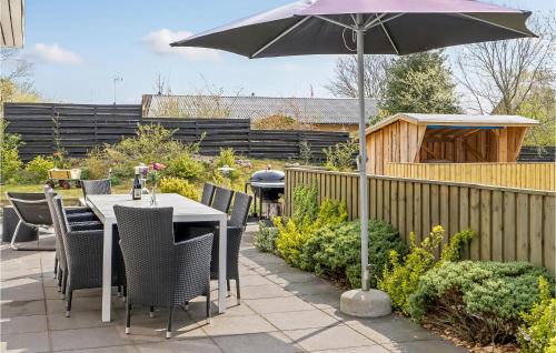 Bønnerup Strand House | Holiday Home Glesborg With A Fireplace 7
