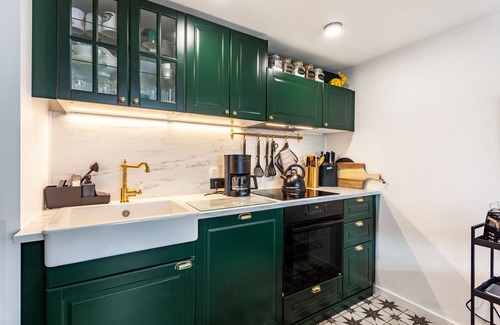 Ortsmitte House | Holiday Home 'Goldhase Anno 1700' with Private Terrace and Wi-Fi