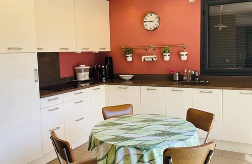 Longages House | Holiday Home 'Grande Villa' with Private Terrace, Private Garden and Wi-Fi