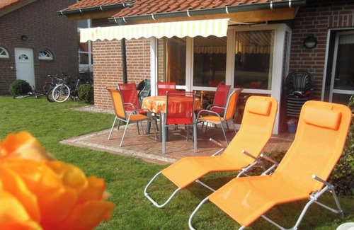 Haren House | Holiday Home 'Gut Düneburg' with Lake View, Private Terrace and Wi-Fi