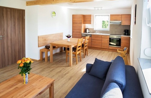 Hohenbodman House | Holiday Home 'Haus 1, 80 Qm, 2 Schlafzimmer' with Private Terrace, Shared Garden and Wi-Fi