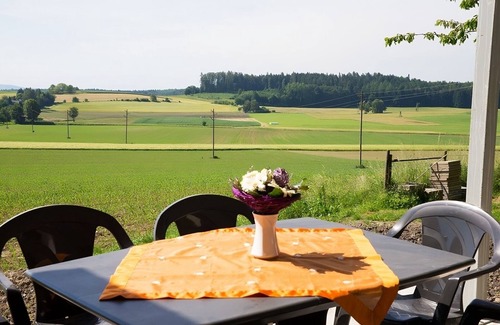 Hohenbodman House | Holiday Home 'Haus 1, 80 Qm, 2 Schlafzimmer' with Private Terrace, Shared Garden and Wi-Fi