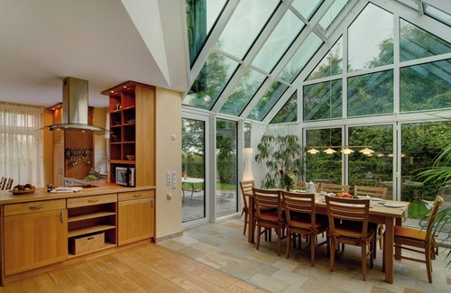Spiekeroog House | Holiday Home 'Haus Admiral Wintergarten' with Private Terrace, Private Garden and Wi-Fi
