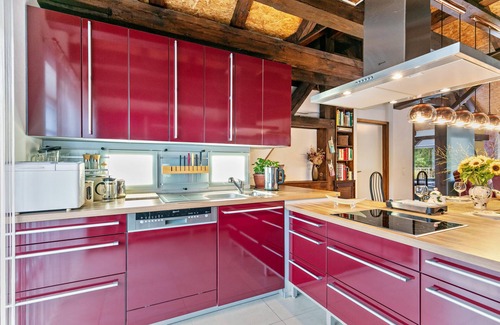 Zeuthen House | Holiday Home 'Haus Am Stadtrand' with Shared Terrace, Balcony and Wi-Fi