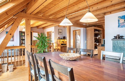Loffingen House | Holiday Home 'Haushälfte' with Shared Garden and Wi-Fi