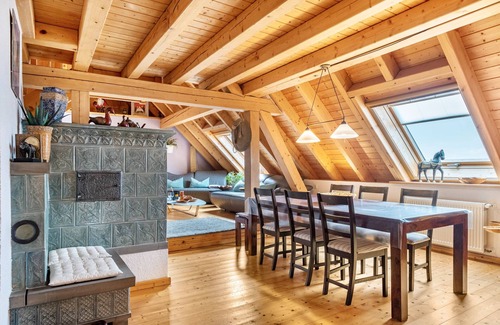 Loffingen House | Holiday Home 'Haushälfte' with Shared Garden and Wi-Fi