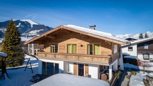 Maishofen Villa | Holiday Home Hettlerhof