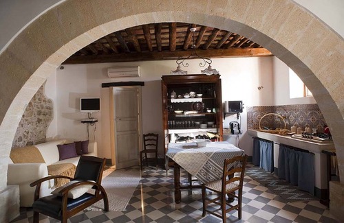 Buseto Palizzolo Apartment | Holiday Home in Siciliy with Pool