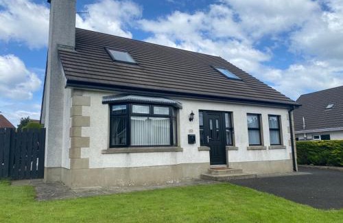 Ballycastle House | Holiday Home in Ballycastle - Fáinne na Cairde