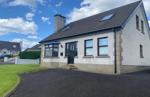 Ballycastle House | Holiday Home in Ballycastle - Fáinne na Cairde