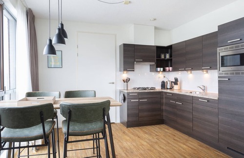 Vissershaven House | Holiday Home in Den Haag With Terrace