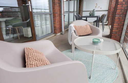 Vissershaven House | Holiday Home in Den Haag With Terrace