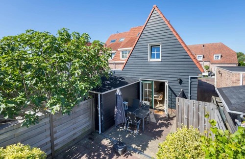 Domburg House | Holiday Home in Domburg Near the Beach