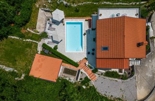 Opatija House | Holiday Home in Icici with Seaview, Balcony, Air condition, WIFI (4683-1)