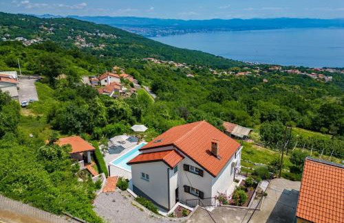 Opatija House | Holiday Home in Icici with Seaview, Balcony, Air condition, WIFI (4683-1)