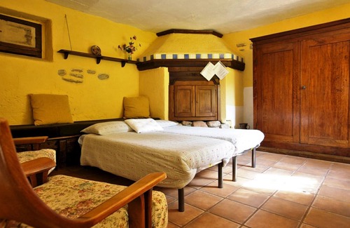 Rancio Valcuvia Apartment | Holiday home in a former mill from the 18th century. With 10 000 m² of land and pool