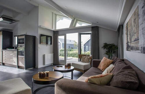 Kattendijke House | Holiday Home in Kattendijke with Terrace