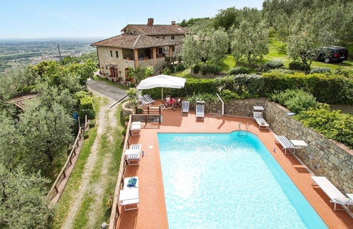 Giugnano House | Holiday Home in Larciano with 3 bedrooms sleeps 6
