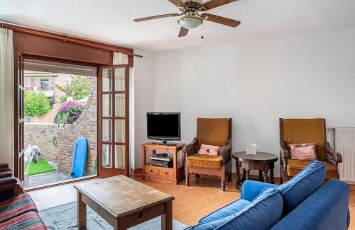 Loredo House | Holiday Home in Loredo near Surf Beach