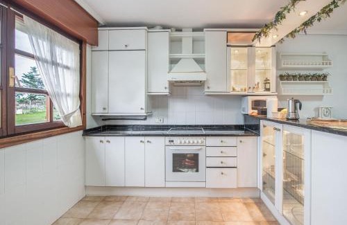 Loredo House | Holiday Home in Loredo near Surf Beach