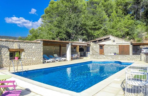 Lioux Villa | Holiday home in Luberon area, with A/C, pool child-safe, dogs allowed