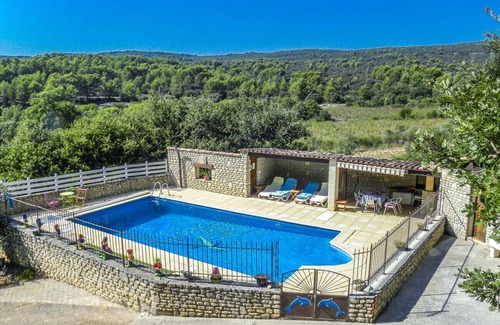 Lioux Villa | Holiday home in Luberon area, with A/C, pool child-safe, dogs allowed