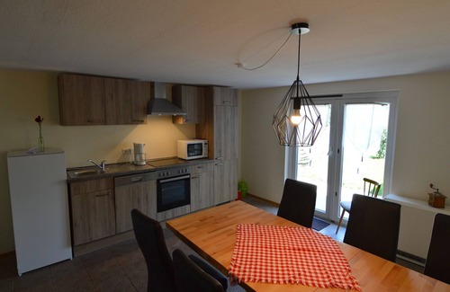 Morz House | Holiday Home in Morz with Garden