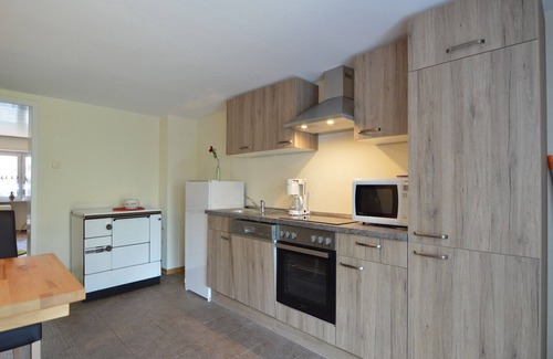 Morz House | Holiday Home in Morz with Garden