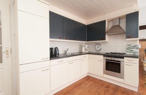 Municipality of Noordwijk House | Holiday Home in Noordwijkerhout by Lake