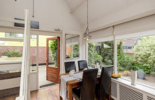 Municipality of Noordwijk House | Holiday Home in Noordwijkerhout by Forest & Lake