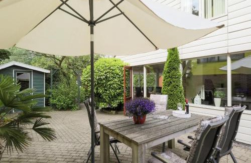 Municipality of Noordwijk House | Holiday Home in Noordwijkerhout by Forest & Lake