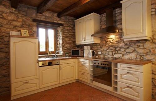 Paradiz House | Holiday Home in Paradies