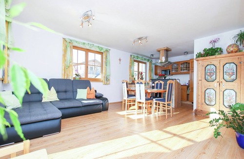Taxenbach Apartment | Holiday Home in Taxenbach with Hohe Tauern Views