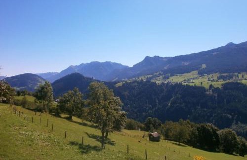 Taxenbach Apartment | Holiday Home in Taxenbach with Hohe Tauern Views