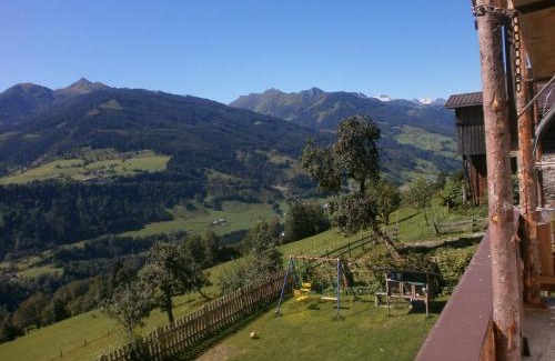 Taxenbach Apartment | Holiday Home in Taxenbach with Hohe Tauern Views
