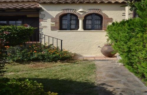 Torroella de Montgri House | Holiday Home in Torre Gran near Beach