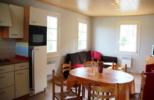 Chassagnes House | Holiday Home in Toulon with Pool & Beach Nearby