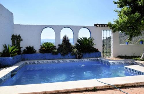 Zagrilla House | Holiday Home in Zagrilla Alta with Pool